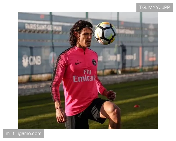 卡瓦尼训练完顺手把健身房搬空了？